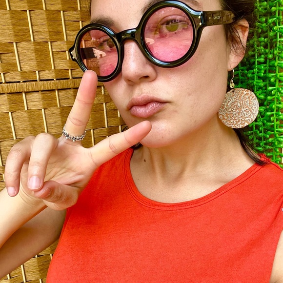 Meet Your Posher - Picture 2 of 5